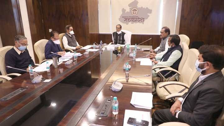 मुख्यमंत्री श्री शिवराज सिंह चौहान ने मंत्रालय में लोक स्वास्थ्य यांत्रिकी विभाग की समीक्षा की।